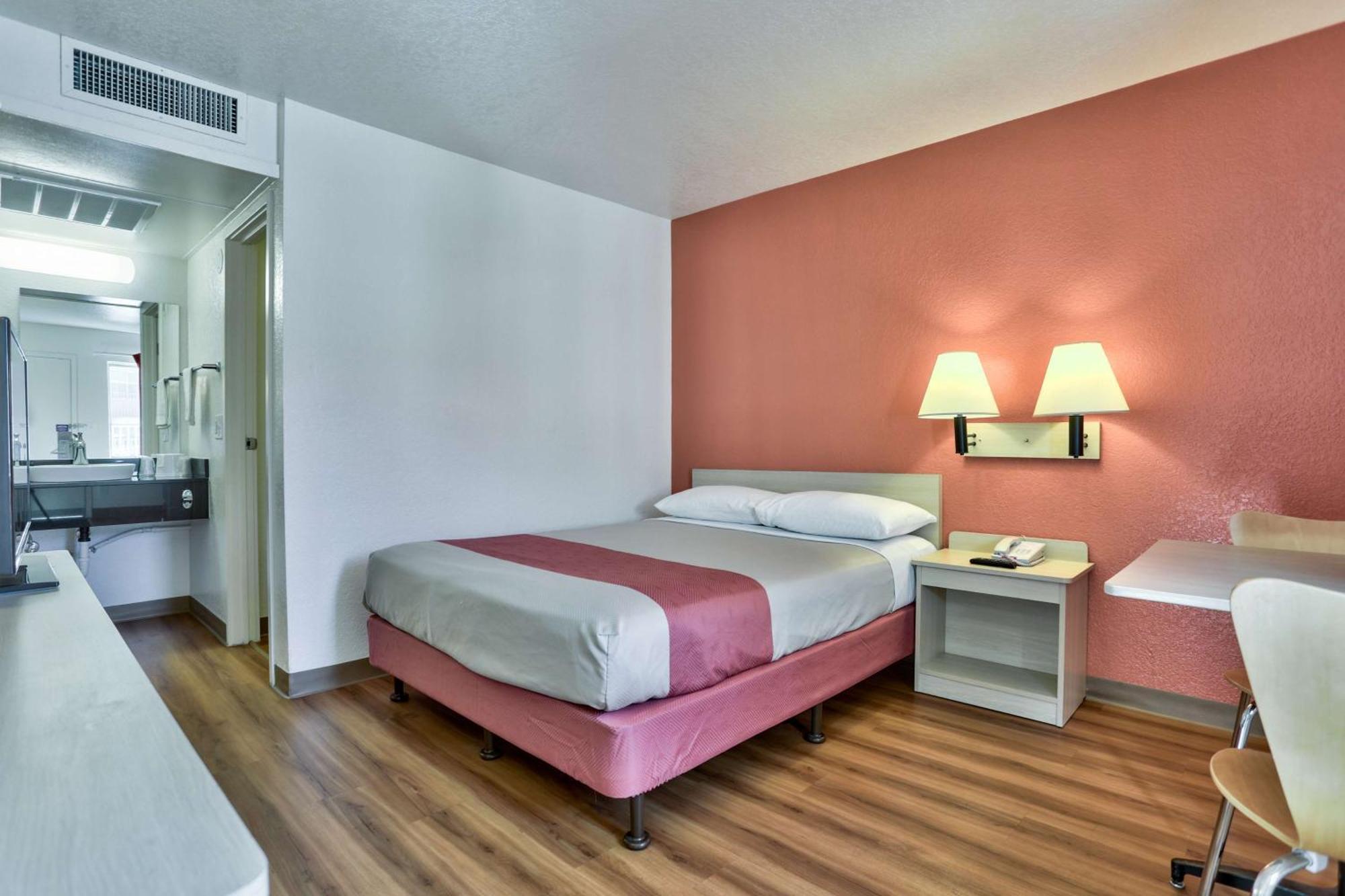 Habitación adaptada para personas con movilidad reducida - Cama grande